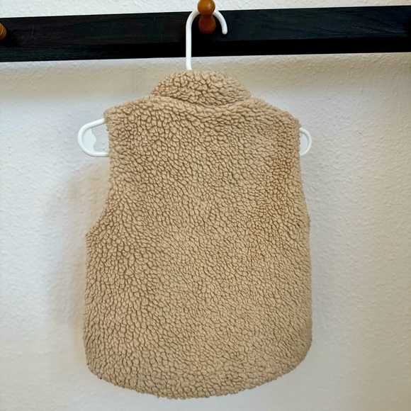 Uniqlo Baby Reversible Teddy Sherpa Vest Beige - Picture 2 of 7